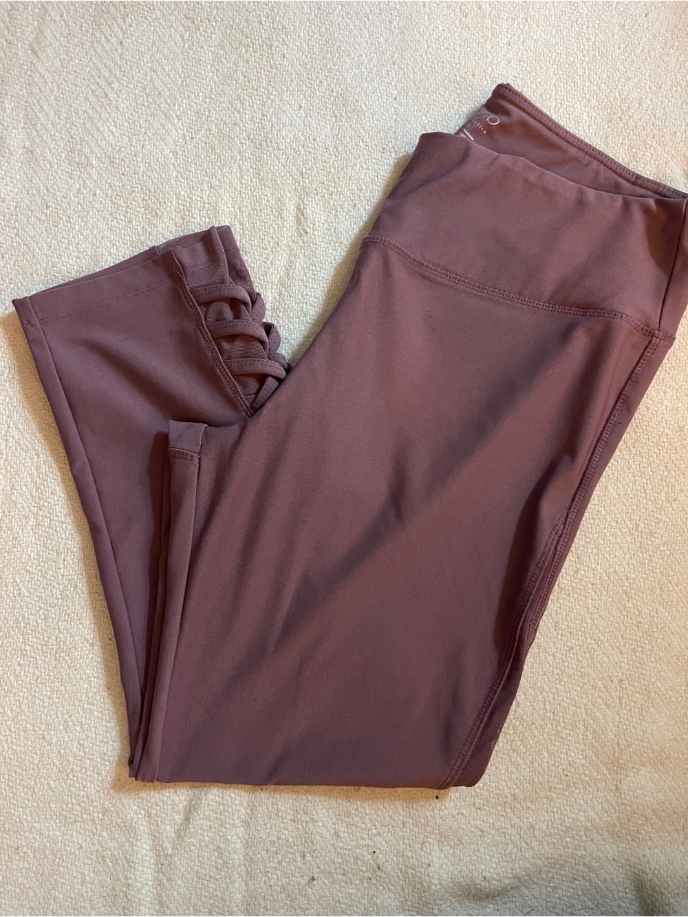 VOGO Athletica High-Rise Leggings in Mauve Plum
